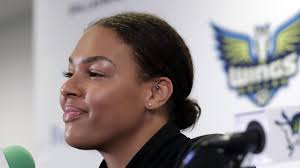 Liz cambage of the las vegas aces is guarded by brionna jones of the. Liz Cambage Slams Wnba Over Treatment Of Players Dallas Wings Scoring Record
