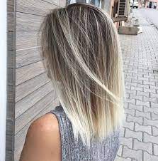 Blond miel, blond doré, blond platine… la nuance finale pour laquelle vous opterez sera à définir selon la couleur naturelle de laquelle vous partez, mais quand on pense tie and dye, on a souvent cette image de la brune aux racines foncées qui décident d'éclaircir ses pointes vers le blond, alors que les. Tendance Coiffure Ombre Hair 50 Modeles Inspirants Pour Definitivement Dire Adieu Au Tie And Dye