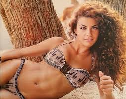 Στο αυτό το τμήμα της ιστοσελίδας μας μπορείτε να ενημερώνεστε για τα τελευταία νέα από γενικό προξενείο στουτγάρδης, να μάθετε για τις παρεχόμενες υπηρεσίες, να διαβάσετε για το γενικό πρόξενο και το προσωπικό της. Eirhnh Papadopoyloy To Koritsi Poy Mas Kanei Na 8eloyme Na Peiraiasnews Gr