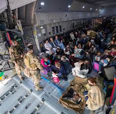 Der internationale flughafen kabul in afghanistan wird sowohl als ziviler als auch als militärischer airport genutzt. Afghanistan Deutscher Auf Dem Weg Zum Flughafen Kabul Angeschossen Welt
