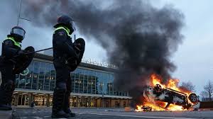 For the third night in a row, riots broke out in the netherlands on monday as people angry over a for the first time since world war ii, the netherlands has a curfew in place, from 9 p.m.to 4:30 a.m. The Netherlands Anti Curfew Protesters Clash With Police And Torch Covid Testing Site Youtube