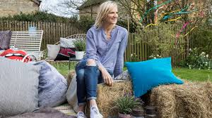 But jo whiley has revealed she goes to greater lengths than most to feel 'unfettered' when doing the weeding … by gardening in her bra. Jo Whiley S Guide To Bringing The Festival Vibe Into Your Home Hello