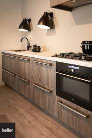 deze industriele keuken heeft een stoere uitstraling rechte lijnen en het gebruik van pure materialen als hout m keukens industriele keuken keuken inspiratie