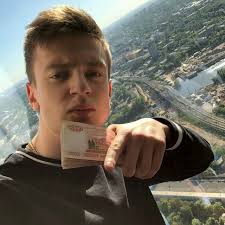 На стримера Mellstroy, избившего девушку в прямом эфире, завели уголовное  дело. Ему грозит до 2 лет лишения свободы.. 2026