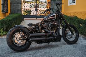 STREET BOB Black Look