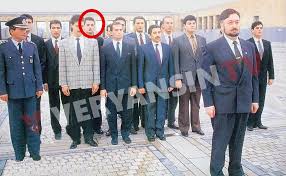 Ve gençliği ikna edecek tarihsel bir çarpıklık ortadaydı. Acun Ilicali Nin Adnan Oktar Ile Cekilmis Fotografi Ortaya Cikti Gercek Gundem