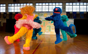 In this full episode, elmo and zoe are playing the healthy food game! The Sesame Street Uso Experience Tours Atsugi Naval Air Field United Service Organizations