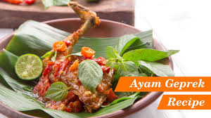 Resep ayam geprek sambal korek ini istimewa, rasanya sedap dan lebih oke dari beli diluar. Resep Ayam Geprek Orami