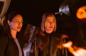 It holds our attention even as it follows a character that we actively dislike and root against. Bhhiei Ba4jrcm