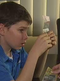 RBA to introduce tactile banknotes after 13yo blind boy Connor McLeod  campaigns for change
