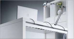 Tv kabel verstecken in steinwand. Endlich Schluss Mit Dem Kabel Chaos Am Schreibtisch