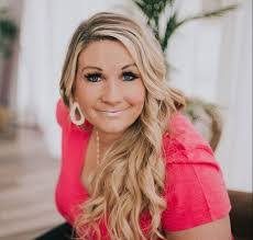 Amy Winsett's Instagram, Twitter & Facebook