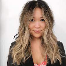 Known for its perfect mix of blonde and brown highlights and lowlights, bronde hair can offer up a natural look for various skin tones. Pin On Pretty Huuurr Face