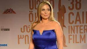 تزوجت الفنانة نهلة سلامة من رجل الأعمال مصطفى النجار، وكانت أقصر زيحة في الوسط الفني، بعد أن انتهت في خلال 3 ساعات تقريبا، حيث تزوجا في الخامسة فجرا وانفصلا في الساعة الثامنة صباحا، دون معرفة الأسباب الحقيقية وراء الطلاق. Ù†Ù‡Ù„Ø© Ø³Ù„Ø§Ù…Ø© Ù‚Ø¯ Ù…Øª Ø£Ø¯ÙˆØ§Ø± Ø§Ù„Ø¥ØºØ±Ø§Ø¡ ÙˆØªØ²Ùˆ Ø¬Øª 3 Ù…Ø±Ø§Øª ÙˆØ·Ù„ Ù‚Øª Ø¨Ø¹Ø¯ 3 Ø³Ø§Ø¹Ø§Øª ÙÙ‚Ø·