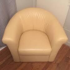 Check leather chair prices, ratings & reviews at flipkart.com. 2 Italsofa Buttercup Yellow Leather Chairs For Sale In Bellingham Wa Offerup