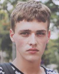 Mens Messy Hairstyles Are A Quick And Easy Yet Fashionable Alternative To Traditionally Styled Hair Short Hair Styles Mens Haircuts Short Mens Hairstyles Short