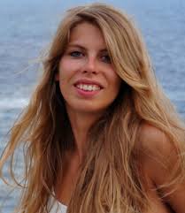 Maria Gerber o artyście: Maria ukończyła studia na Politechnice  Wrocławskiej jako mgr inż. architekt oraz uczelnię w Mediolanie na kierunku  wzornictwo przemysłowe na Scuola Politecnica di Design. Teraz pracuje jako  architekt w