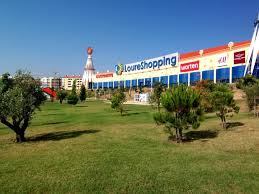 Located in parque das nacoes, this apartment building is within 3 mi (5 km) of vasco da gama tower, lisbon oceanarium, and vasco da gama shopping centre. Imagens Do Municipio De Loures Parque Verde