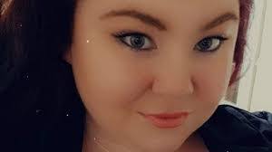 Danielle Davidson's Instagram, Twitter & Facebook