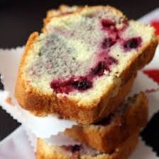 Cake Aux Fruits Rouges Leger Comme La Neige Cake Aux Fruits Desserts Aux Fruits Teacake