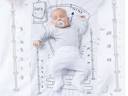 È stata allattata esclusivamente con il mio latte fino a tre mesi e in seguito con aggiunte di latte artificiale. Come Cresce Il Bambino Nei Primi 12 Mesi Di Vita Amico Pediatra