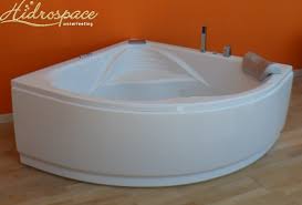 Vasca da bagno dal design elegante con effetto splendente, ideale per decorare il tuo bagno con stile, solidità e lucentezza. Victoria 140 X 140 Vasca Da Bagno Angolare