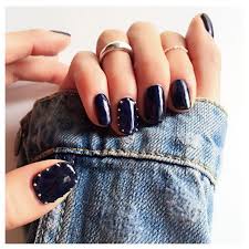 j chika on instagram 先週ネイルチェンジしました 久しぶりのネイビー 最近はワンカラーが気分 それぞれ一本だけ ブリオンで囲みました 100均のマットコートで 数本マットにして楽しむこともあり すぐ取れるからツヤに戻すのもラク ネイル