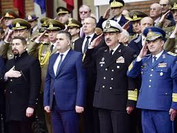 ^ a b exemplu de ierarhie inversă. Statutul Cadrelor Militare OfiÈ›erii Nu Mai Au Voie SÄƒ Discute PoliticÄƒ Nici MÄƒcar In Timpul Liber Romania Libera