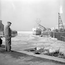 Temperatures plummeted and lakes and rivers began to freeze over. Uk Weather Winter Of 1963 Was So Cold The Sea Froze Mirror Online