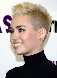 See more of miley cyrus on facebook. Der Undercut Frisur Undercut Undercut Frau Undercut Frau Kurz