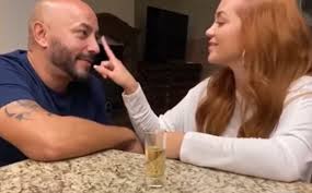 En aquella ocasión, el hermano de jenni rivera mostró el polémico tatuaje que se hizo en honor a la intérprete de «bella traición» y explicó que se lo realizó porque ella lo retó,. Lupillo Rivera Presenta A Su Nueva Novia Feliz Y Pleno Video