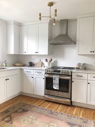 Pin By Katherine Shonk On Kitchen White Shaker Kitchen Black Kitchen Handles Off White Kitchens