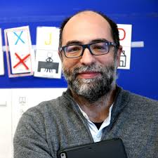 Luis Pérez de la Maza, experto en autismo: “Cuando no existe el apoyo  adecuado, lo que más se resiente es la autoestima de los niños con TEA”