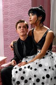The film was announced in april 2021 and is a sequel of the series of the same name. La Casa De Las Flores La Pelicula Fecha De Estreno De Que Trata Reparto Y Elenco Vogue Mexico Y Latinoamerica