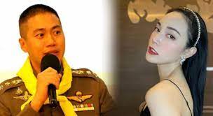 ธิติสรรค์ หรือ สารวัตรโจ้ ได้ขอ เมย์ พิชญ์นาฏ สาขากร ดาราสาว แต่งงาน ท่ามกลางกลุ่มเพื่อนฝูงคนสนิท. Mmijahu00h9zam