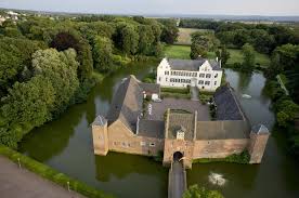 Learn about heimerzheim using the expedia travel guide resource! Burg Heimerzheim Swisttal Aktualisierte Preise Fur 2021