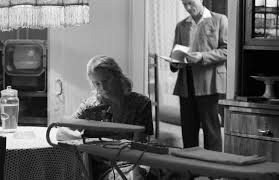 Владислав комаров и юлия высоцкая в фильме дорогие товарищи!. Dorogie Tovarishi Konchalovskogo Vyhodit V Shirokij Prokat Russkaya Telenedelya