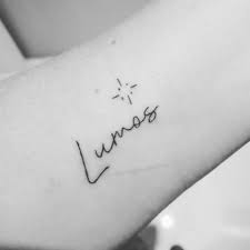 Nuevo Tatuaje De Harry Potter Lumos Palabras Ideas Harry Potter Tattoo Small Harry Potter Lumos Small Tattoos