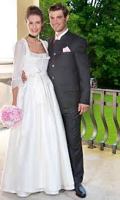 Hochzeit In Tracht Trachtenhochzeit Bei Tracht Heute Hochzeitsdirndl Brautkleider Braut Dirndl Dirndl Hochzeit Dirndl