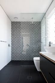 Le noir s'invite sur les meubles aussi bien en total look finition brillante. 12 Maniere De Sublimer Une Salle De Bains Noire