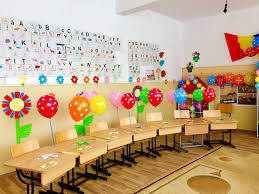 Exista si copii care lucreaza cu placere de acasa mai ales cand au materiale distractive! Decor Festiv Pentru Sala De ClasÄƒ Materiale Didactice De 10 Zece