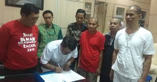 Hukuman adalah hukuman yang dijatuhkan kepada persalah yang telah melanggar peraturan yaang berat seperti membunh dan mengedar dadah. Tiga Warga Bireun Bebas Dari Hukuman Mati Di Malaysia