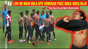 Diketahui n = 10 orang dan r = 6 orang, sehingga ⇔ ⇔ ⇔ ⇔ ⇔. Ini Main Bola Versi T4wuran Anak Stm Reaction Pertandingan Bola Paling Bar Bar Tapi Kocak Youtube