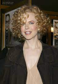 Nicole Kidman With Short Curly Hair Shirley Temple Look Curly Hair Styles Short Curly Hair Short Permed Hair