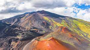 Auf sizilien ist der ätna erstmals seit einem jahr wieder ausgebrochen. Die Vulkane Atna Vesuv Und Stromboli Italien Blog