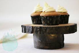 Presentoir A Gateau En Bois Avec Ecorce 7 Wooden Cupcake Stands Cupcake Stand Cake And Cupcake Stand