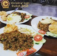 Nasi goreng telur simple ini wajib dicoba, selain bahannya sederhana, rasanya benar2 enak. Nasi Goreng Telur Mata Sapi