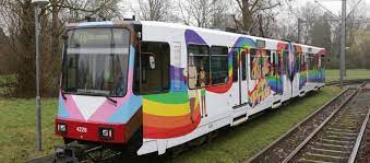 Ab 2022 werden in würzburg sukzessive 18 neue niederflurstraßenbahnen in betrieb genommen. Ride With Pride Homophobie Aus Der Bahn Werfen