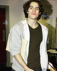 Henry cavill was born on may 5, 1983, in the channel islands, jersey to marianne dalgliesh who worked as a secretary in a bank, and colin cavill, a stockbroker. Martina On Twitter Young Henry Cavill Henry Cavill Young Henrys
