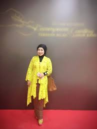 30 Model Kebaya Kuning Kunyit Emas Lemon Modern